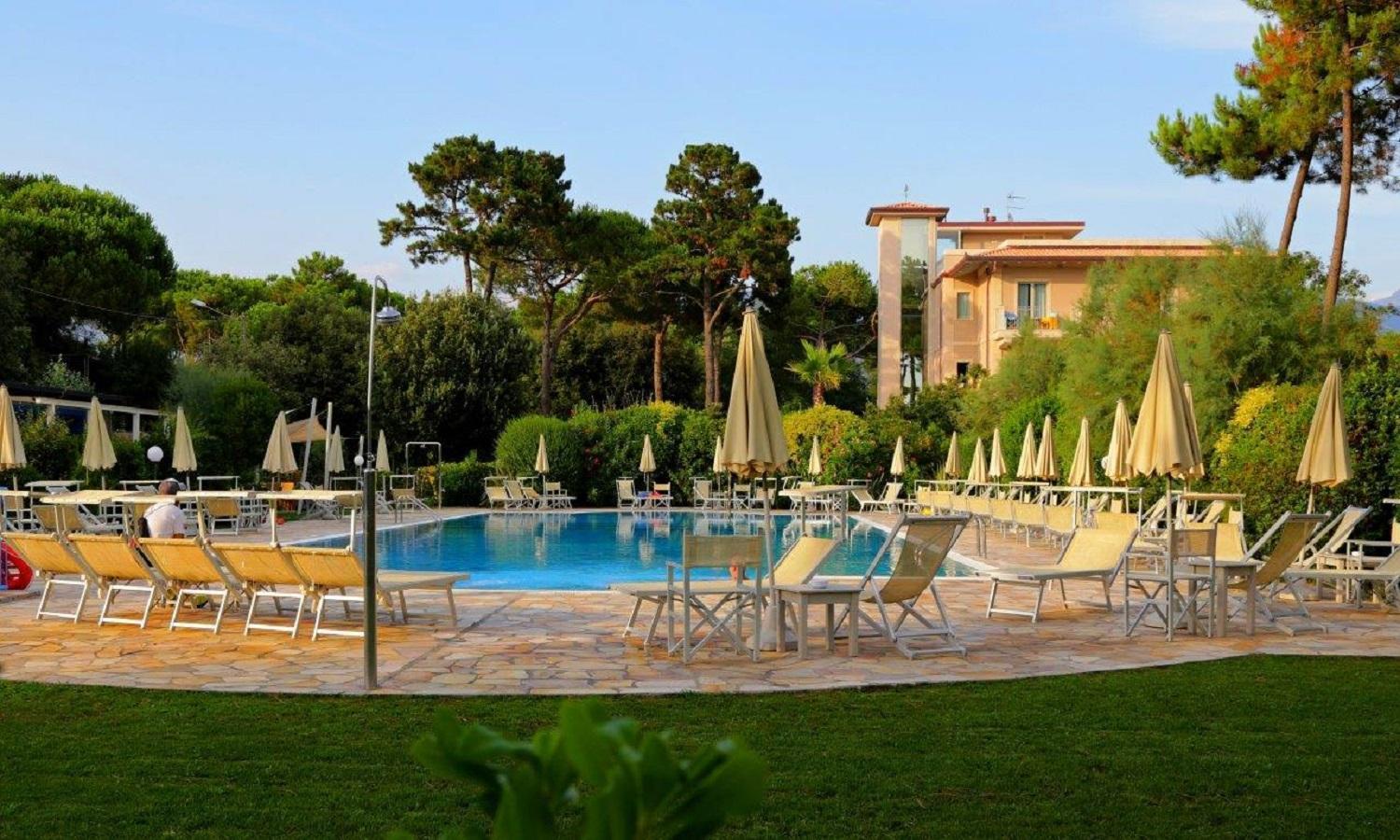 Hotel Villa Elsa Marina di Massa Zewnętrze zdjęcie