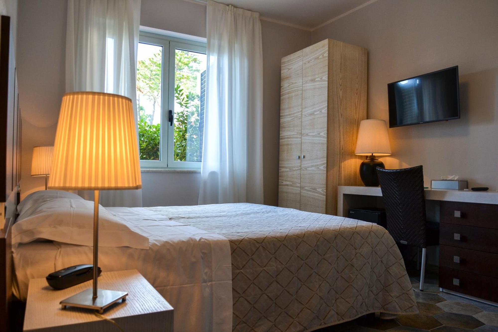 Hotel Villa Elsa Marina di Massa Zewnętrze zdjęcie