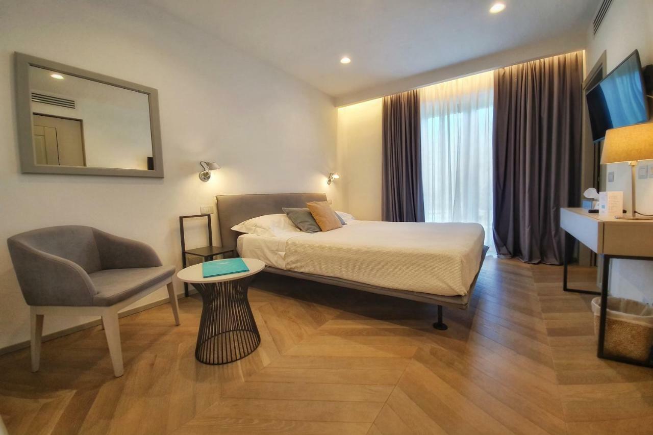 Hotel Villa Elsa Marina di Massa Zewnętrze zdjęcie